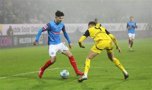 Kiel Holstein gegen Borussia Dortmund