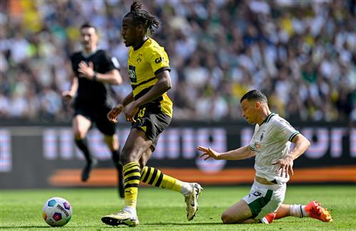 B. Mönchengladbach gegen Borussia Dortmund