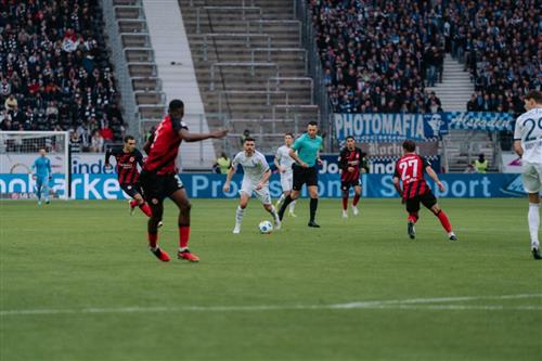 E. Eintracht Frankfurt gegen VfL Bochum