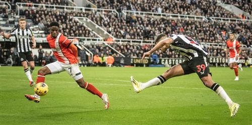 Newcastle United gegen Luton Town