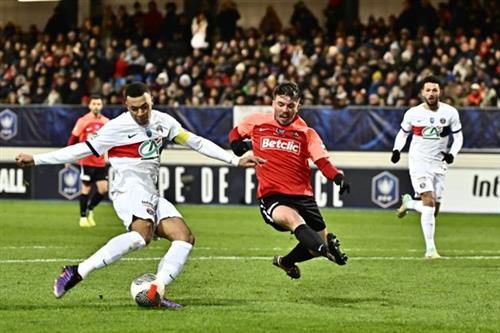 Karneval gegen Paris Saint-Germain