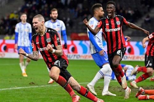 B. Leverkusen gegen Hertha Berlin
