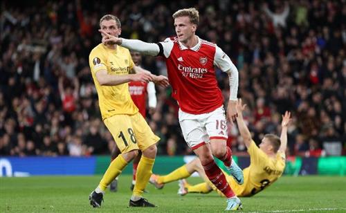 Bodo Grint gegen Arsenal