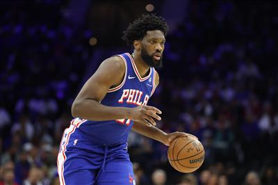 Heiße Ballkontrolle! Embiid erzielte 20 Punkte bei 7 von 11 Schüssen und erzielte damit zum ersten Mal in den letzten acht Monaten mehr als 20 Punkte.