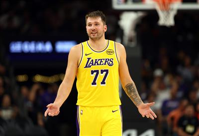 Es ist so beängstigend, nach dem Abnehmen! Doncic erzielte in den ersten beiden Spielen 92 Punkte, 23 Rebounds und 17 Assists.