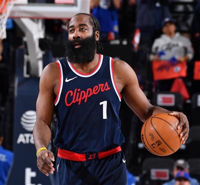 Wütend! Harden erzielte 26 Punkte bei 7 von 9 Schüssen in der Halbzeit und 5 von 6 Dreierwürfen.