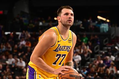 Startaufstellung der Timberwolves vs. Lakers: Doncic vs. Edwards, Ayton PK Gobert