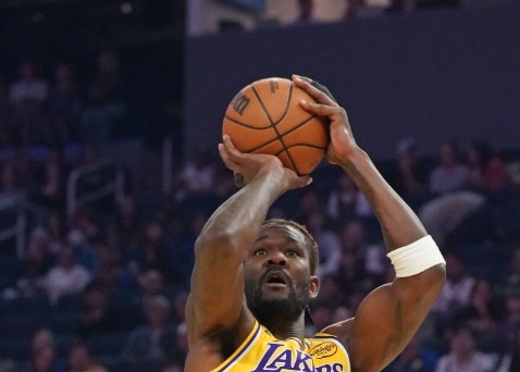 Dieser Kampf unterdrückt Bunyama Yama! Ayton erzielte 22 Punkte bei 9 von 13 Schüssen und holte sich 10 Rebounds.