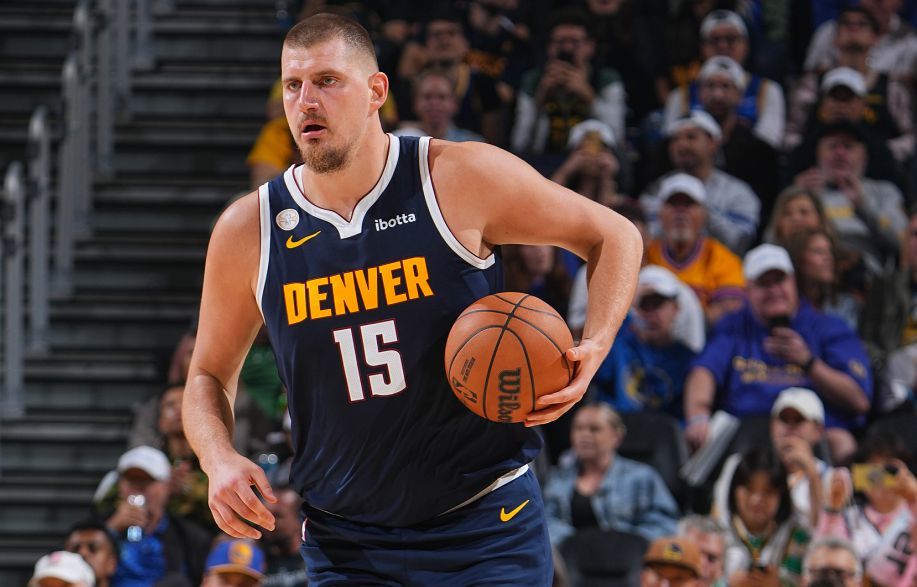 Beende den Fluch! Jokic erzielte 50 Punkte und führte das Team zum ersten Mal zum Sieg. Sie hatten zuvor alle drei Male verloren.