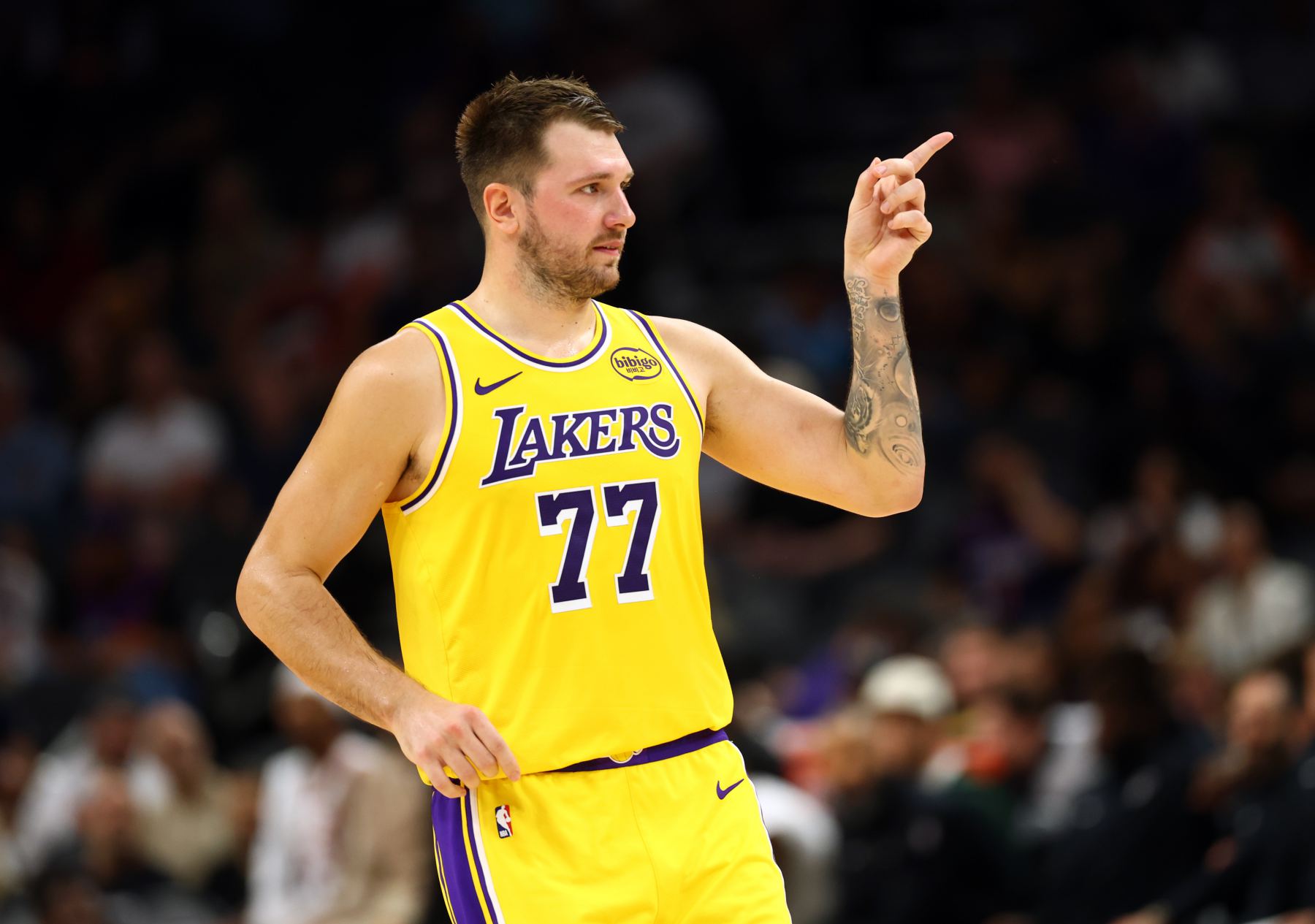 Doncic war der schnellste Spieler, der in diesem Jahrhundert 50 Mal mehr als 40 Punkte in einem einzigen Spiel erzielte.