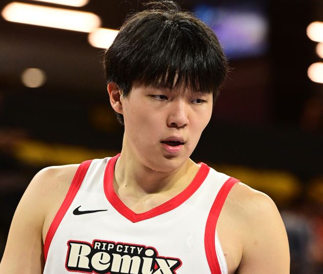 Je mehr du kämpfst, desto besser! Yang Hansen erzielte 2 Punkte, 3 Rebounds und 3 Assists bei 1 von 2 in einem einzigen Viertel.