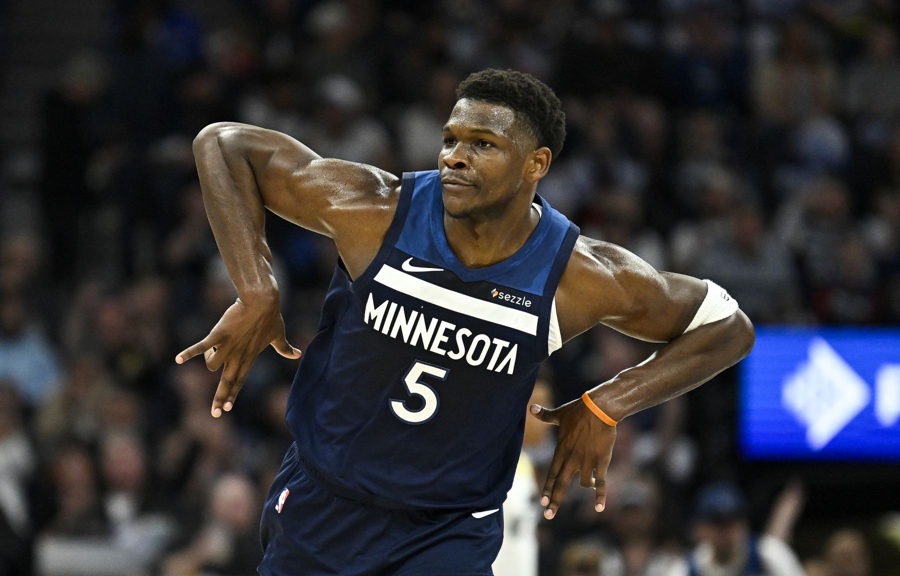 Edwards erzielte im dritten Viertel mit 30+4+4 17 Punkte und führte die Timberwolves damit zu einem Heimsieg.