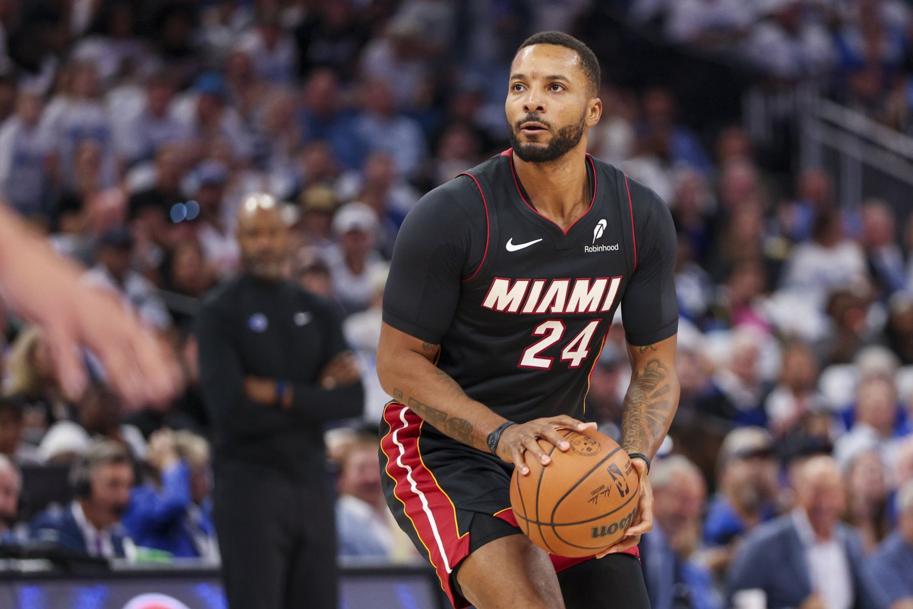 Powell erzielte in den ersten zehn Spielen der Heat insgesamt 261 Punkte und übertraf damit James und belegte den ersten Platz in der Teamgeschichte.
